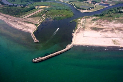 پیشرفت ۷۰ درصدی بندر گردشگری چمخاله/بسیاری از تراکنش ها در صنوف مشکوک یا غیر مالیاتی هستند