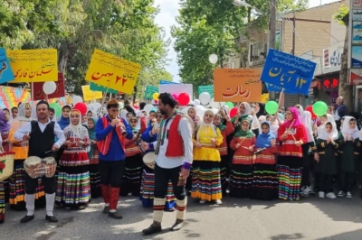 شادی پیمایی سومین جشنواره ملی تئاتر درسی در لنگرود برگزار شد