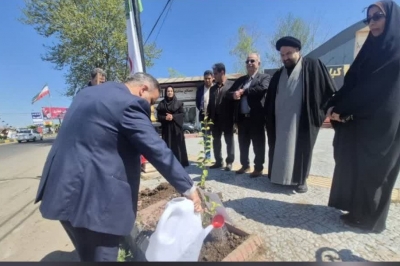 غرس ۴۰۰ اصله درخت به مناسبت روز طبیعت در کومله 