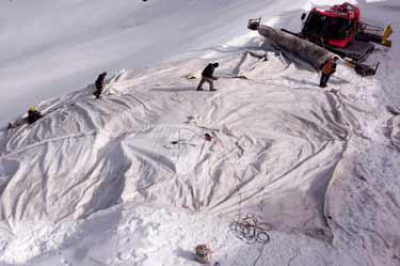 تغییرات اقلیمی؛ پتوی پشمی روی برف های سوئیس
