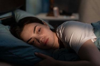 زنان کمتر می خوابند و استرس بیشتری دارند