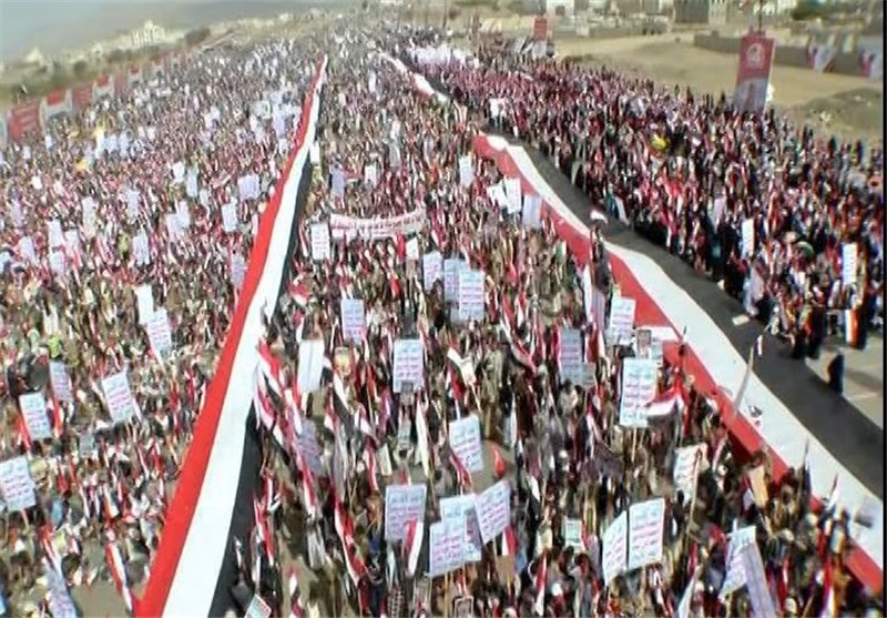 تظاهرات میلیونی یمنی ها در اولین سالگرد جنگ با شعار مرگ بر آمریکا