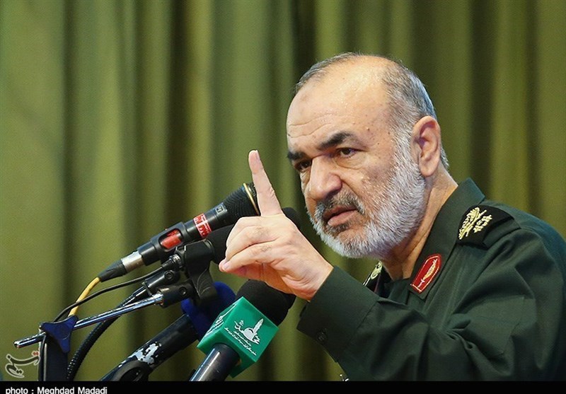 لباس خدمت بر تن کرده ایم تا مردم در امنیت و شادی باشند